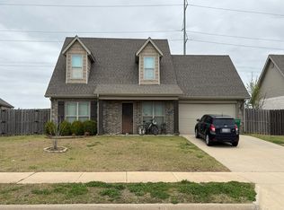 1210 Rosemary St, Centerton, AR 72719