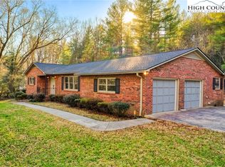 3486 Ravenwood Dr, Lenoir, NC 28645