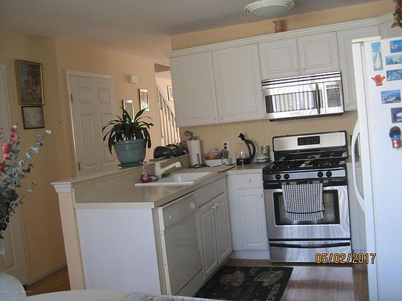 4th image of 29 Stacey Ln