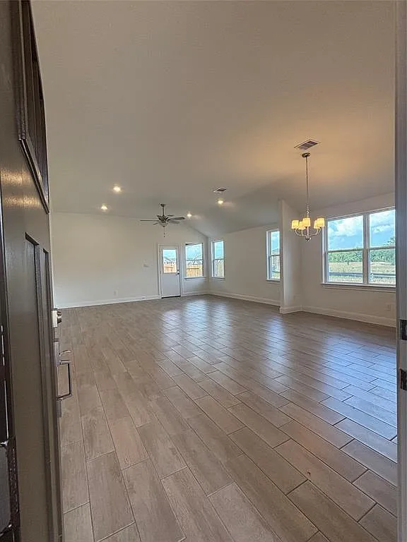 3 bed, 2.0 bath, 1646 sqft, $2,000 — Photo 3