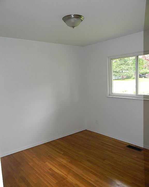 1st image of 35 Manor Dr
