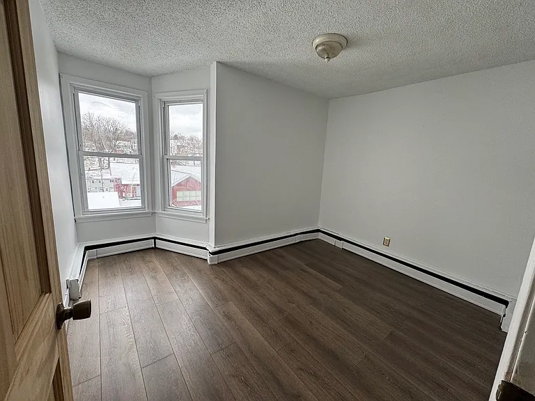 712 Laurel Blvd — Photo 11