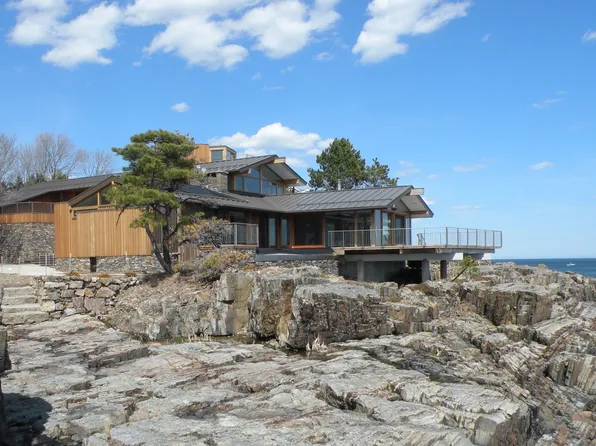 11 Cragmere Way, Cape Neddick, ME 03902