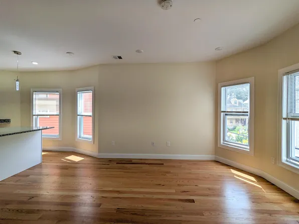 4 Sacramento Pl #2, Cambridge, MA 02138