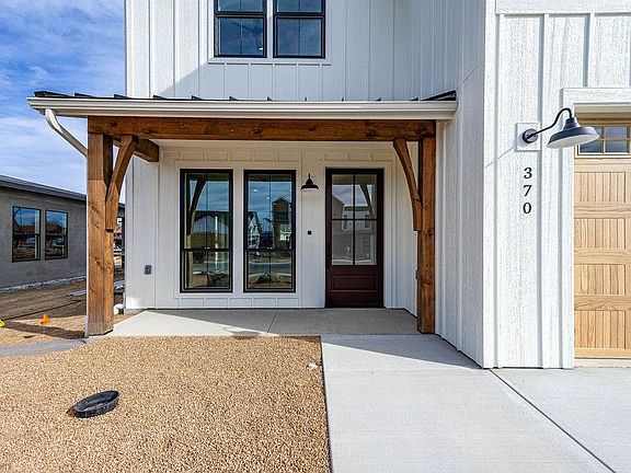 4th image of 370 Toms Canyon Dr