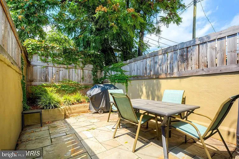 608 S Washington St — Photo 32