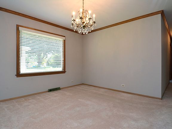 4th image of 1005 N Drury Ln
