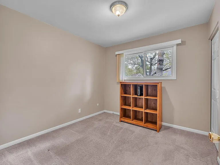1114 N Maple Rd — Photo 20