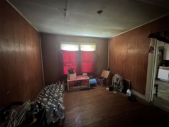 3rd image of 3818 Colley St