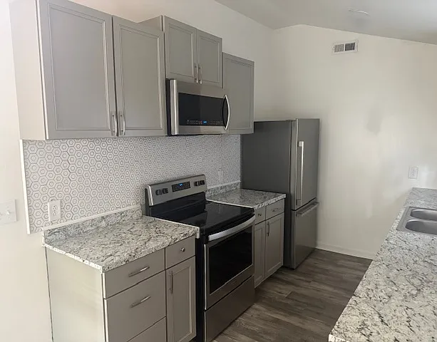 423 1st Ave #423 — Photo 31