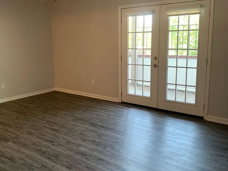 3909 Kenwood Ave — Photo 3