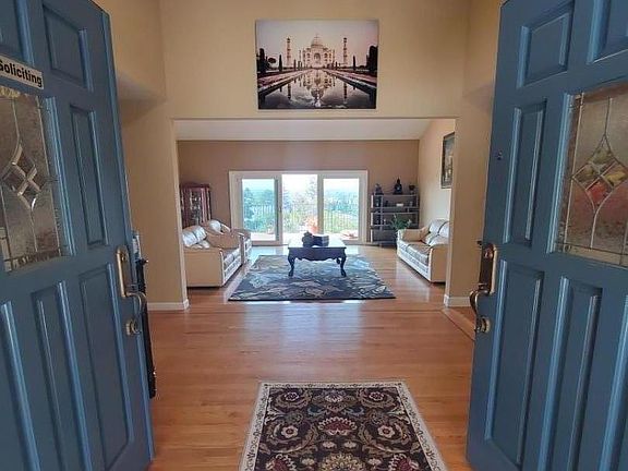 4th image of 315 Crest Dr