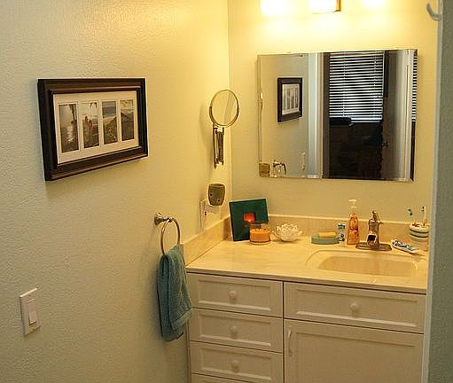 Bathroom vanity