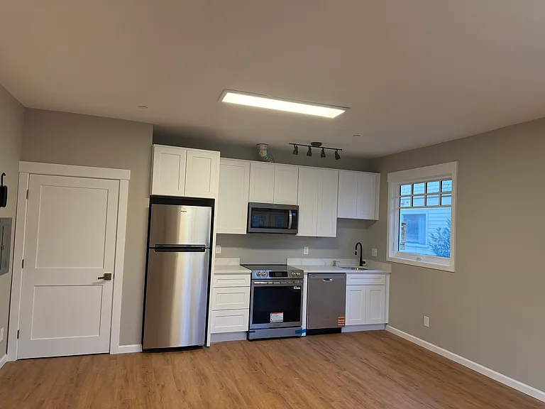 2367 NW Kearney St #4 — Photo 8