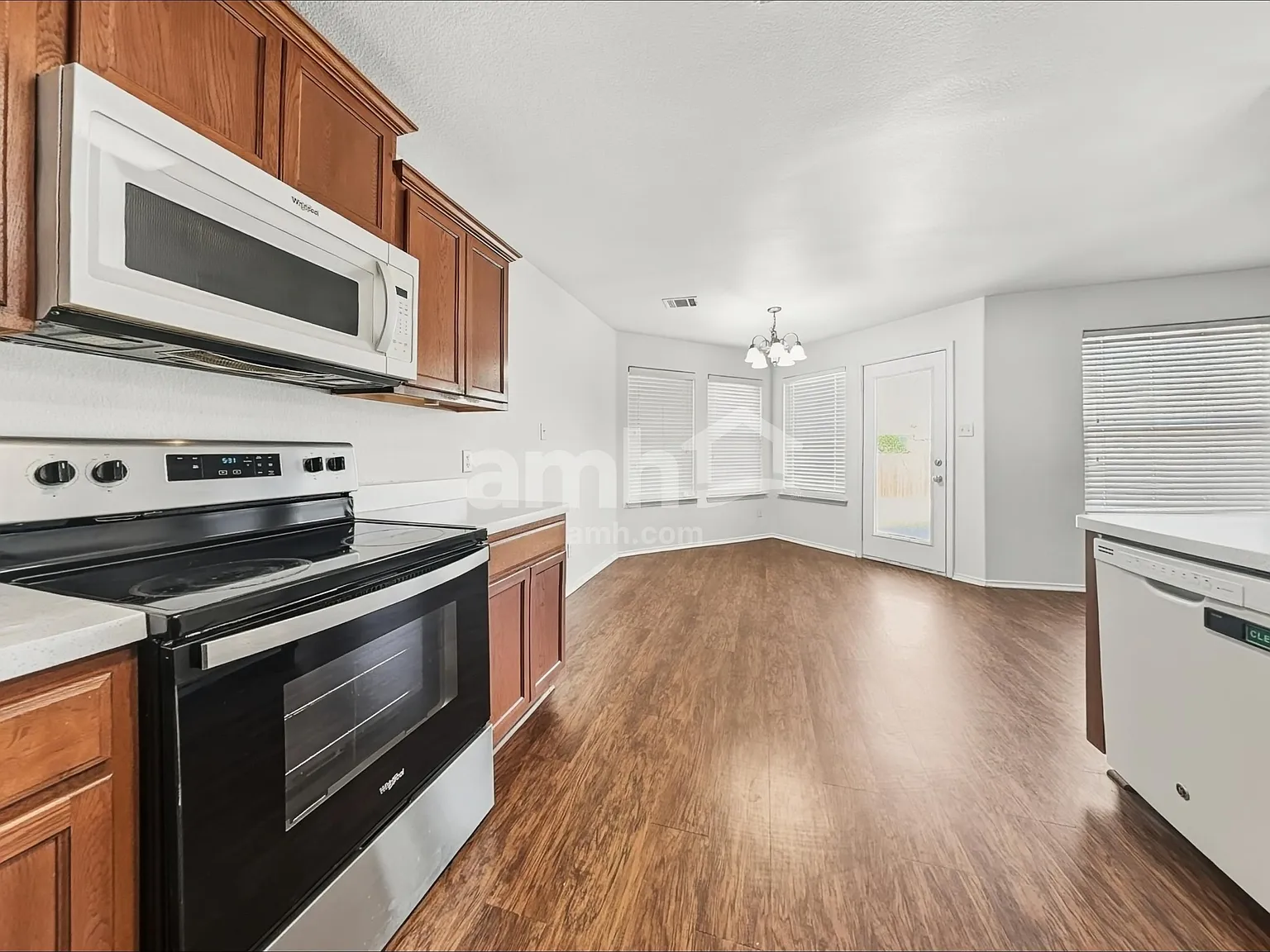 4 bed, 2.5 bath, 2223 sqft, $2,340 — Photo 4