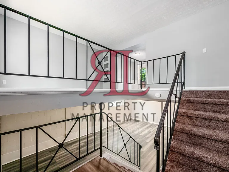 363 Regents Rd — Photo 25