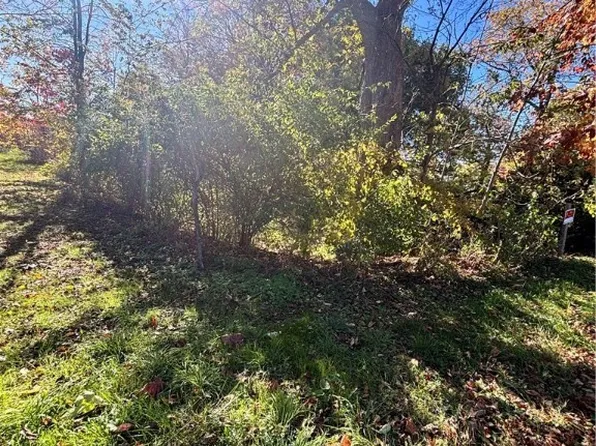 1054 Crestline Dr, Akron, OH 44312