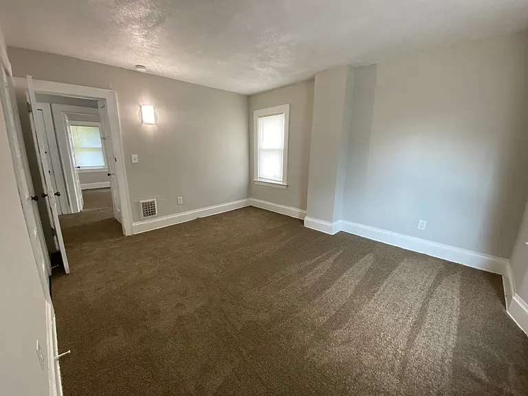 10721 Columbia Ave — Photo 8