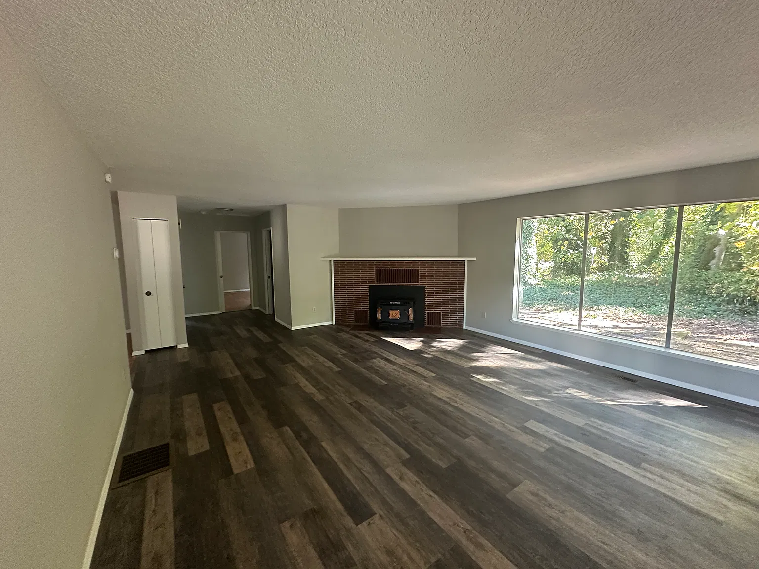 3 bed, 2090 sqft, $2,000 — Photo 2