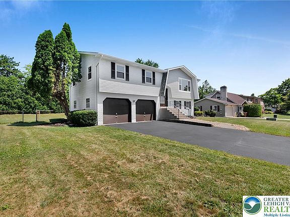 3rd image of 1925 Maria Ln