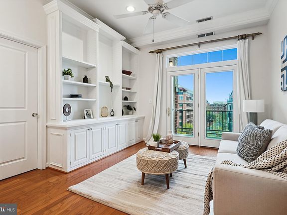3rd image of 309 Holland Ln Unit 322