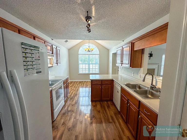 104 Kaylin Ct — Photo 4