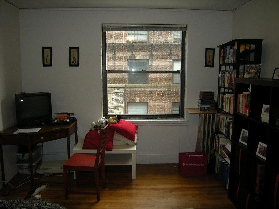 2nd image of 433 Broadway APT 76