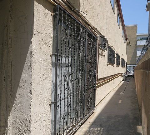 5th image of 837 S Ardmore Ave APT 7