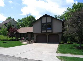 105 Parliament Dr, Coraopolis, PA 15108
