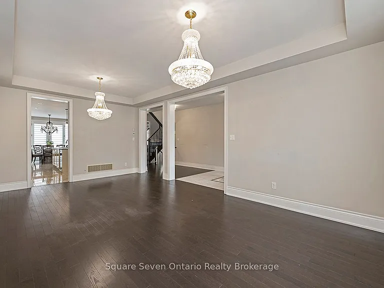 2147 Vineland Cres — Photo 12