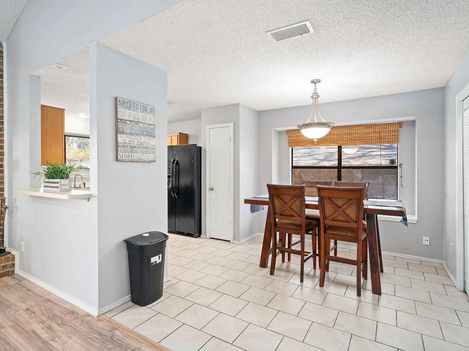 3 bed, 1455 sqft, $2,200 — Photo 3