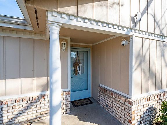 4th image of 1305 Cherry Ln
