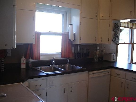 4th image of 535 Adams St