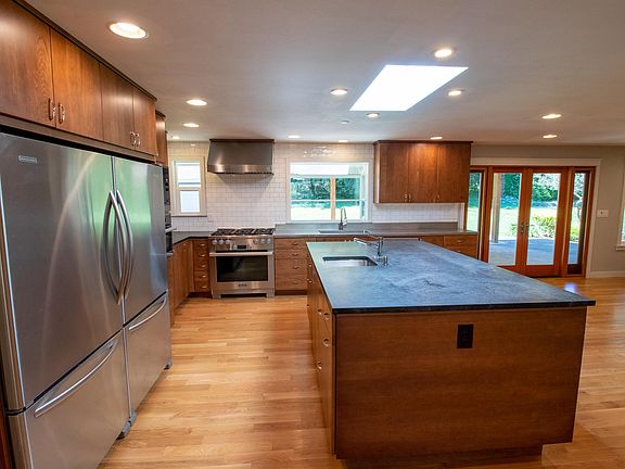 3rd image of 6331 135th Ave NE