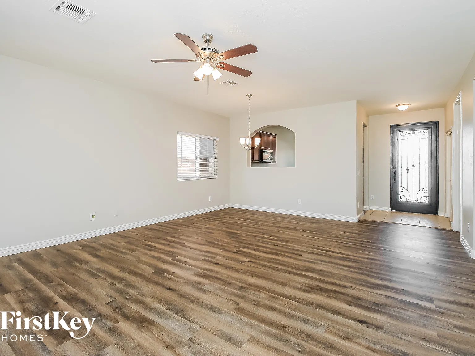3 bed, 2.0 bath, 1576 sqft, $1,870 — Photo 2