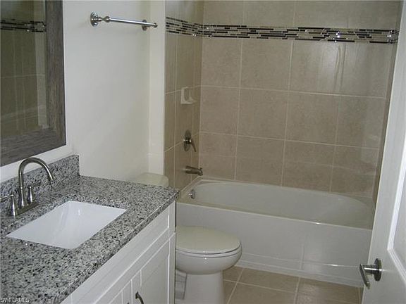 5th image of 3208 SW 17th Pl #3210