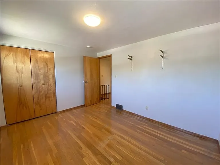 439 Crestview Dr — Photo 23