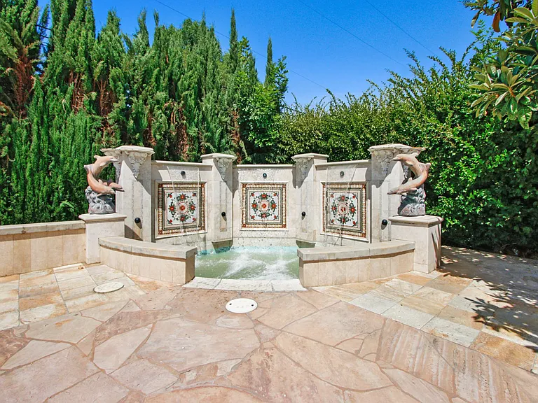 Exterior Jacuzzi with Water Fall