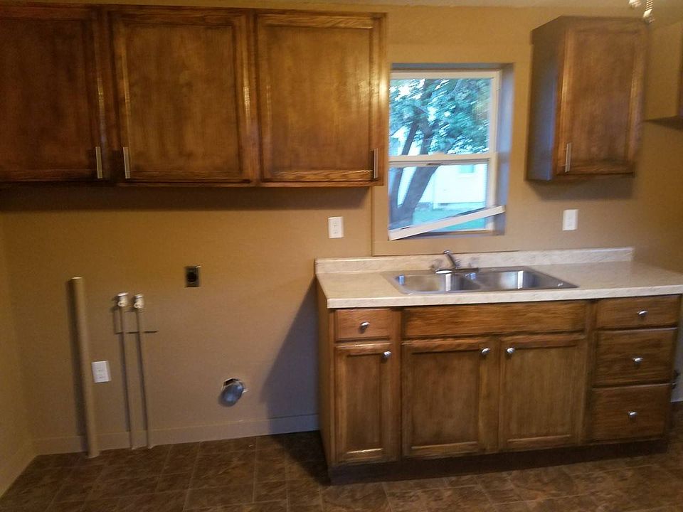 2nd image of 704 Dubois St