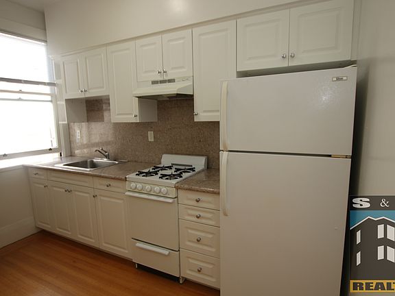 4th image of 1044 Pine St APT 10