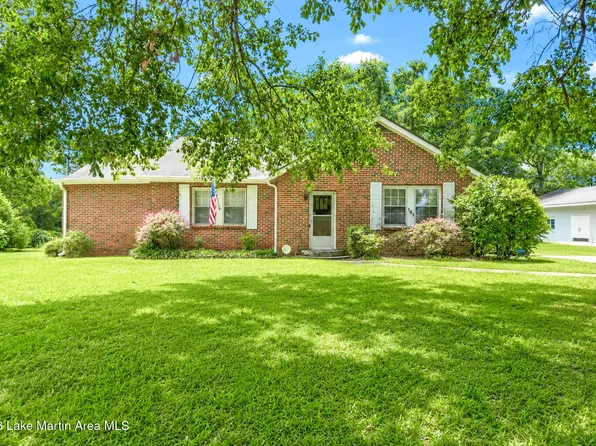 137 Pinehurst St, Tallassee, AL 36078