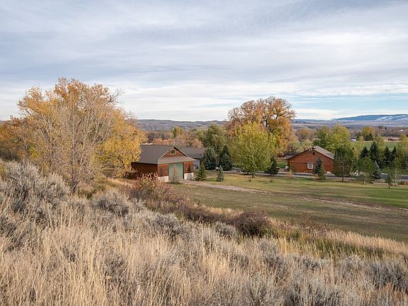 5th image of 34 Bridle Trails Dr