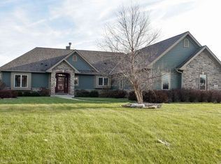N84W27619 Twin Pines Cir, Hartland, WI 53029