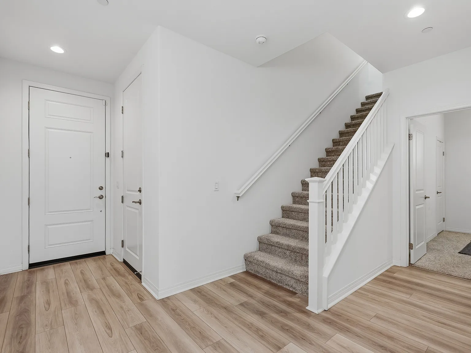 4 bed, 2011 sqft, $4,050 — Photo 1