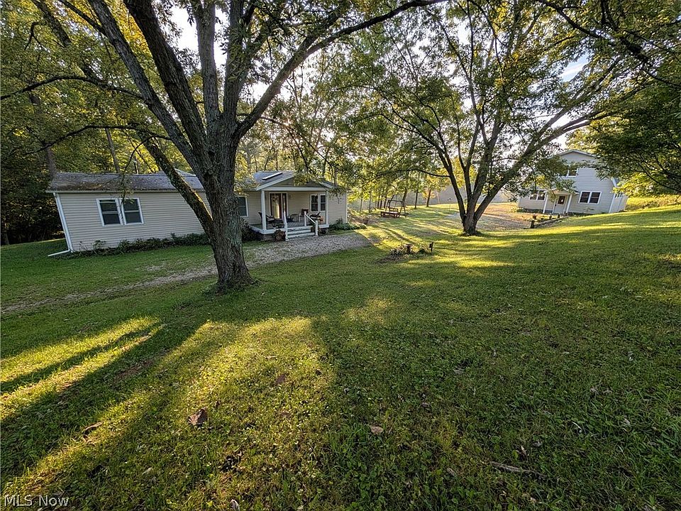 1st image of 940 Perron Rd