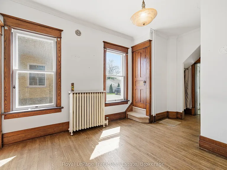 279 Kent St W — Photo 9