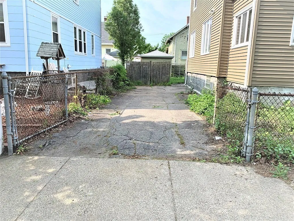 3 bed, 1.5 bath, 1250 sqft, $3,600 — Photo 1