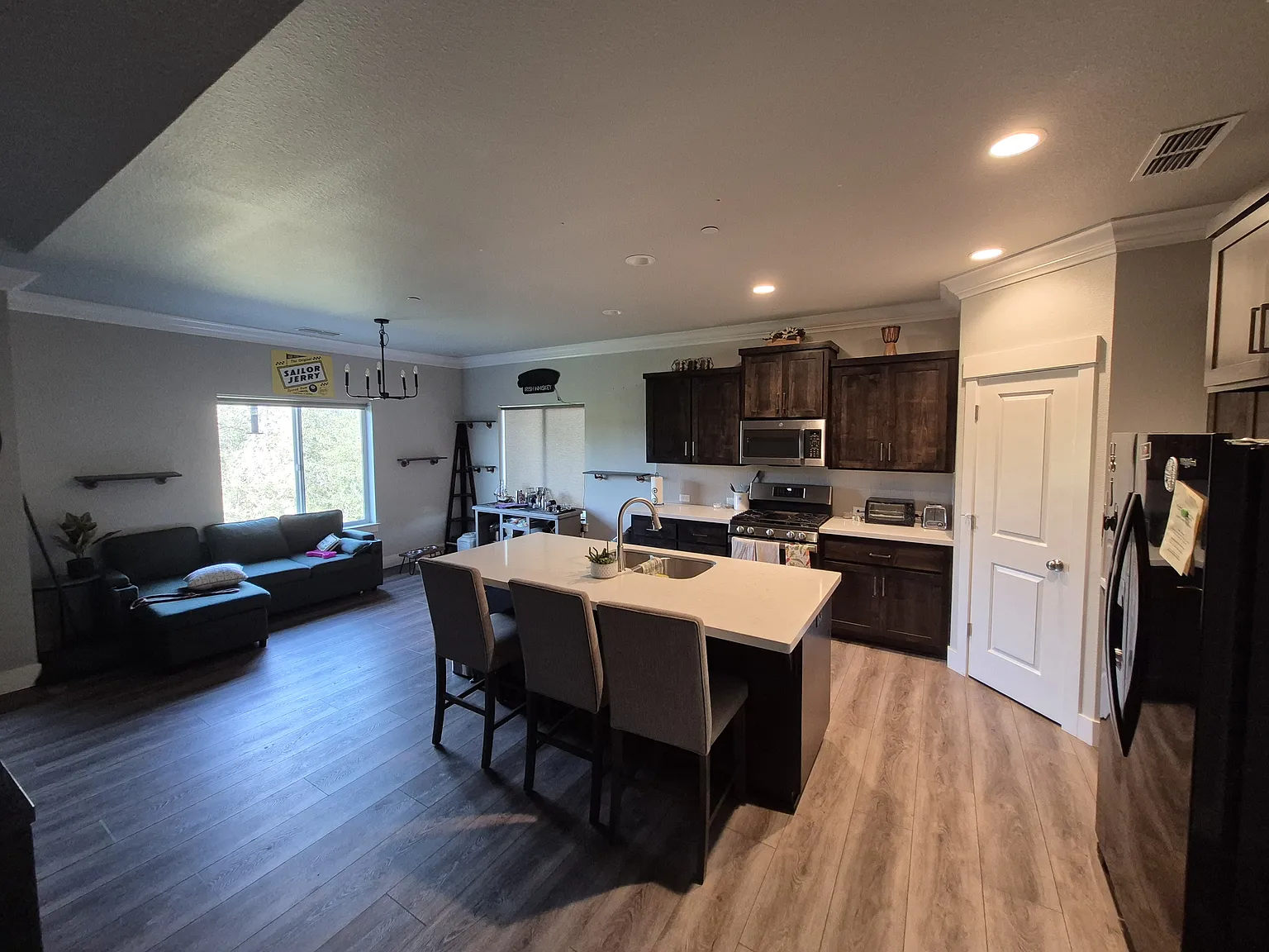 3 bed, 1704 sqft, $700 — Photo 2