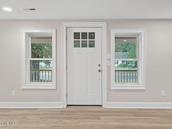 4th image of 615 S Raleigh Street