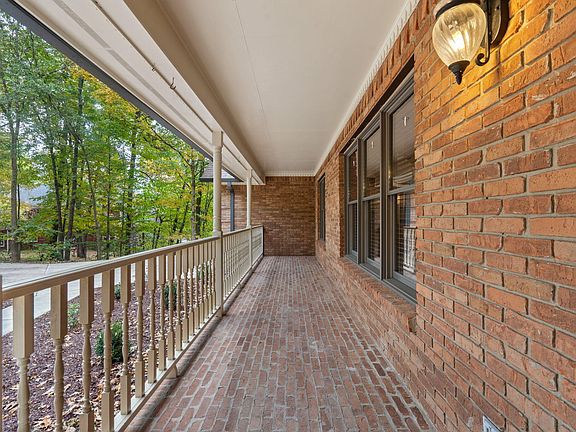 4th image of 410 Canterbury Ct NW